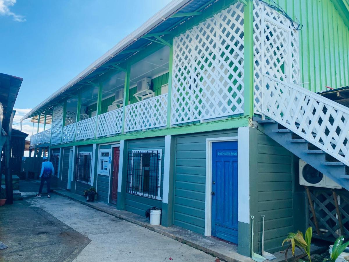 Blue Sky Rentals Útila Esterno foto